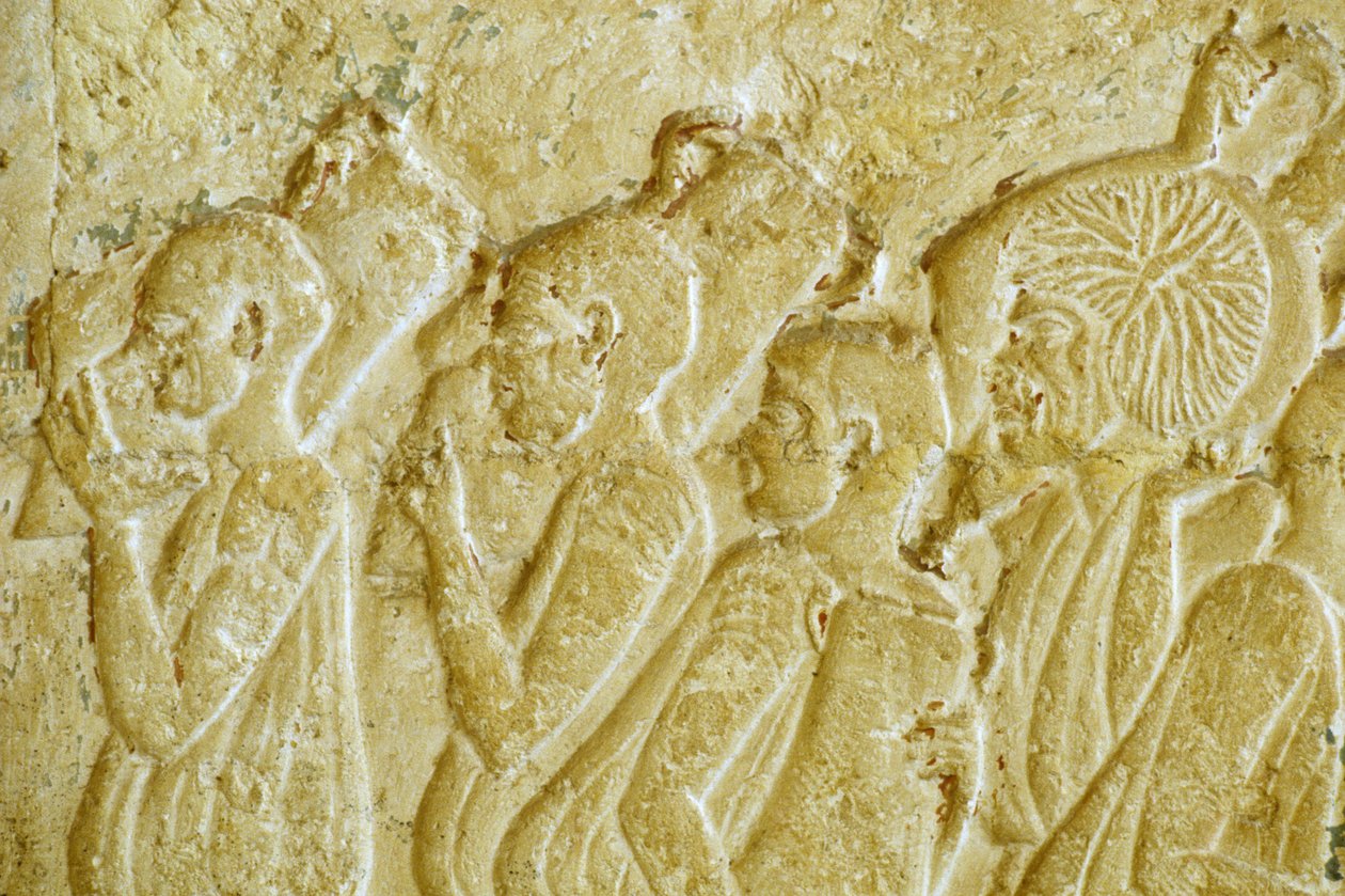 Antiguo Egipto, Grabado mural/pintura, Tumba de Petosiris, Tuna el Gebel, 300 a.C., Hombres portando tinajas de vino (foto) de School Egyptian