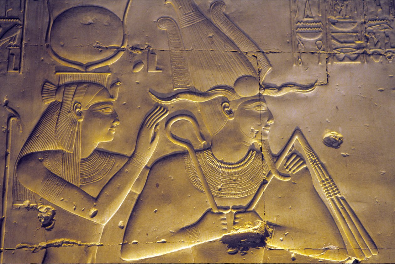 Antiguo Egipto, Pintura mural/talla, La diosa Isis abraza a su esposo sentado, Osiris, Templo de Seti I, Abidos de School Egyptian
