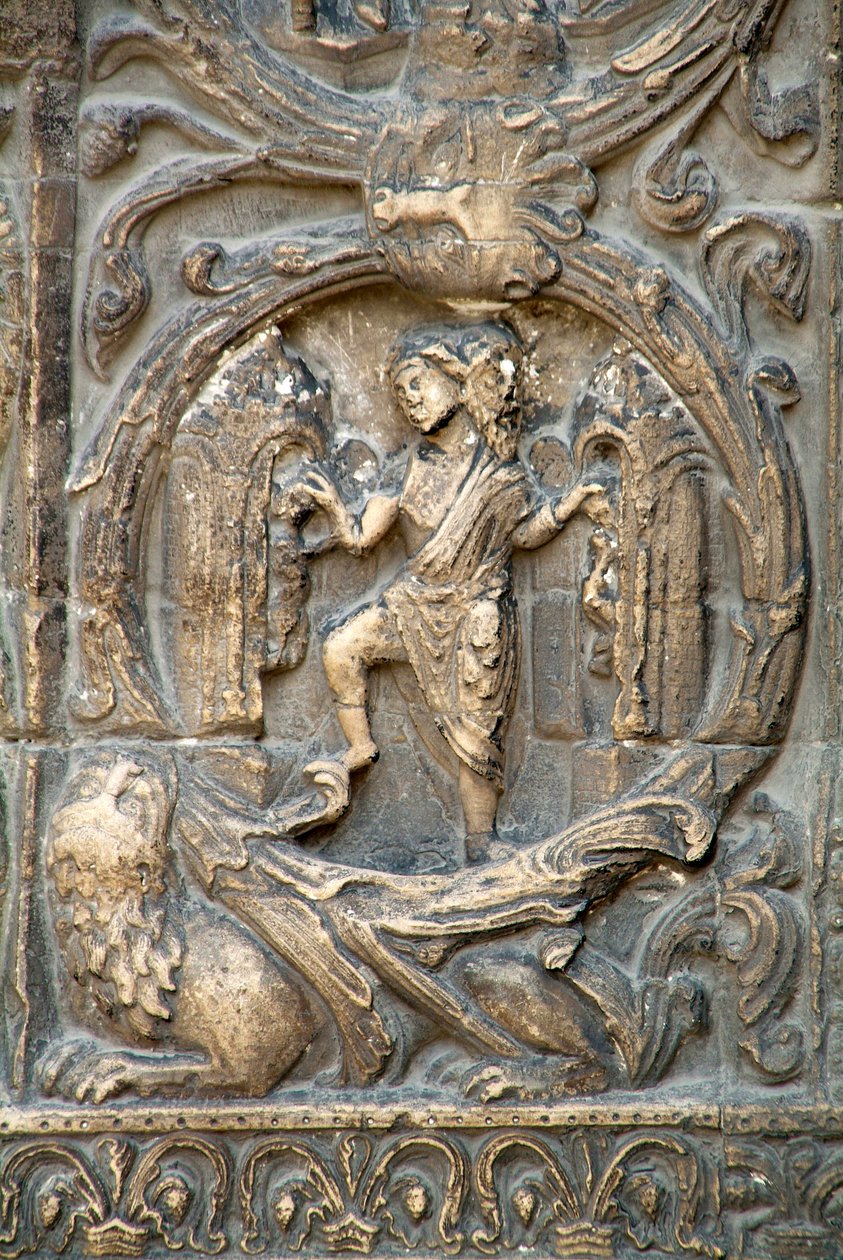 Arte gótico: Piedroit del portal derecho de la fachada occidental de la Basílica de Saint Denis representando el trabajo de los campos: Enero. Saint-Denis, Francia de School French