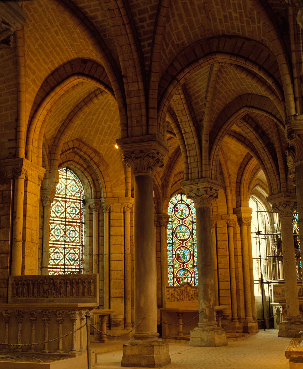 Arte gótico: claves de bóveda y nervaduras, deambulatorio de la Basílica de Saint Denis (Saint Denis) de School French