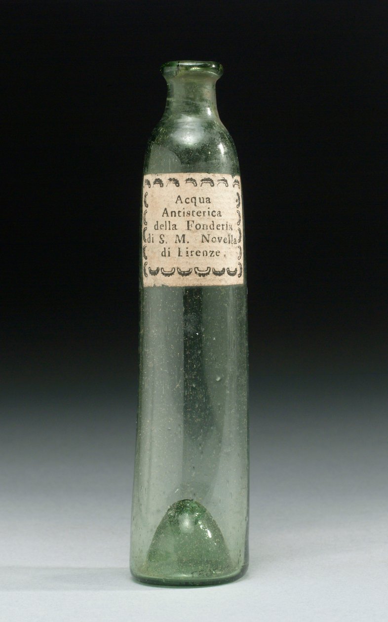 Botella que contenía agua anti-histeria, de la Fonderia di Sua Altezza Reale, Officina Profumo, Farmaceutica di Santa Maria Novella, Florencia, c.1850-1920 de School Italian