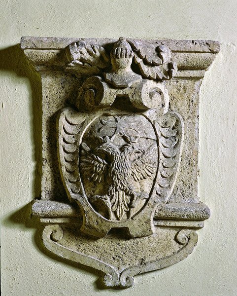 Escudo de armas (mármol) de School Italian