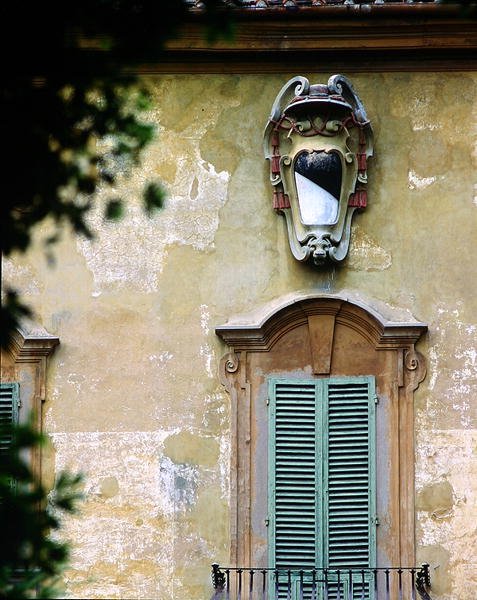 Detalle de la fachada sur de la Villa la Pietra de School Italian