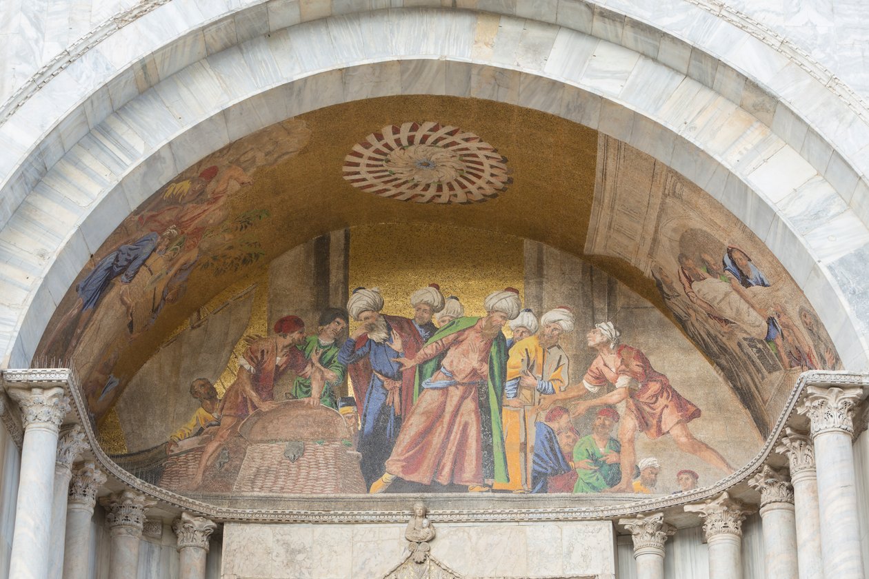 Mosaico sobre la entrada de la Basílica de San Marcos, plaza de San Marcos, Venecia, Italia (mosaico) de School Italian