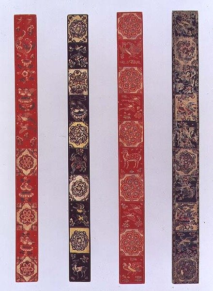 Reglas grabadas en técnica Bachiru con detalles coloreados, propiedad del Emperador Shomu, siglo VIII (marfil) de Japanese School