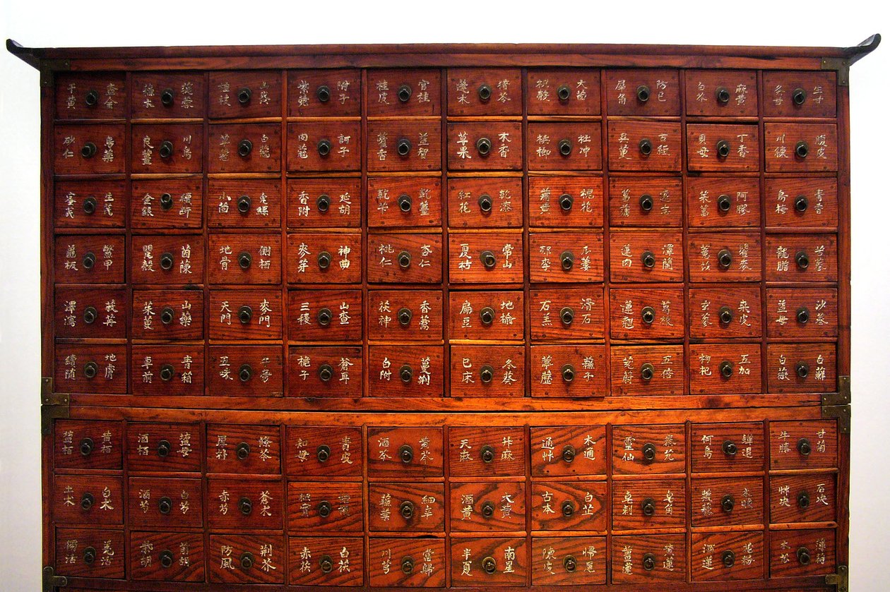 Mobiliario médico de madera, período Joseon, Corea, colección Kim Chong-hak. Fotografía, Museo Nacional de Seúl, República de Corea, 2006 de School Korean