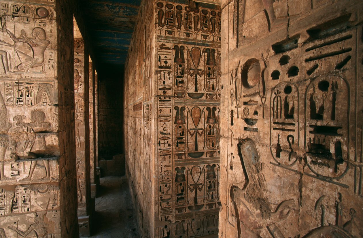 Egipto, Medinet Habu, Luxor, Gobernación de Luxor, Templo mortuorio de Ramsés III (detalle) de R. and Smith Simkin