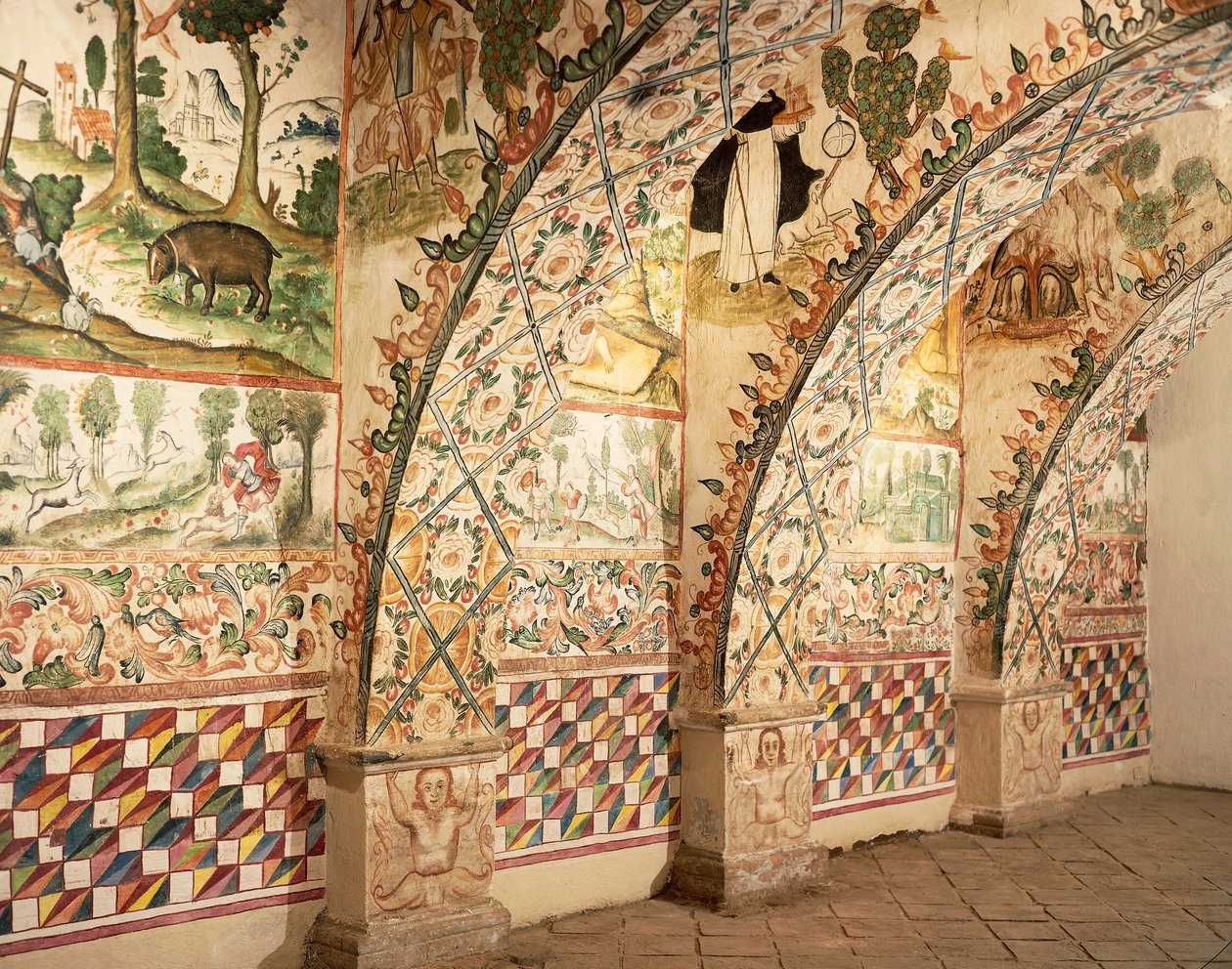 Frescos de la capilla que representan escenas religiosas y de la vida cotidiana de School Peruvian