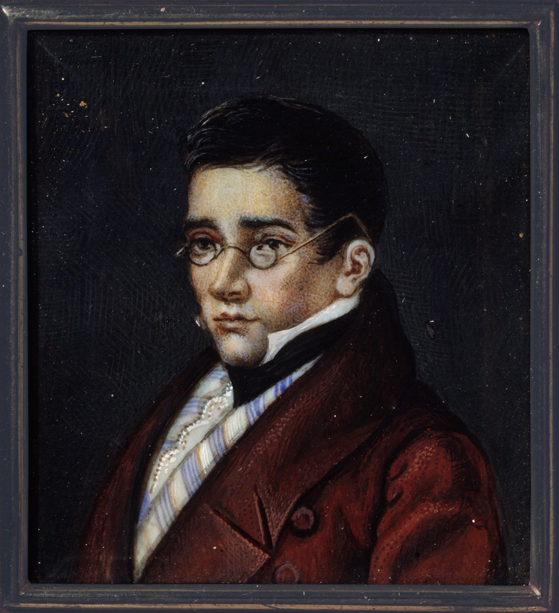 Retrato del dramaturgo Alexander Sergeyevich Griboiedov (Alexander S. Griboyedov) (1795-1829). Obra de un maestro ruso, acuarela y gouache sobre cuerno, hacia 1820. Arte ruso de School Russian