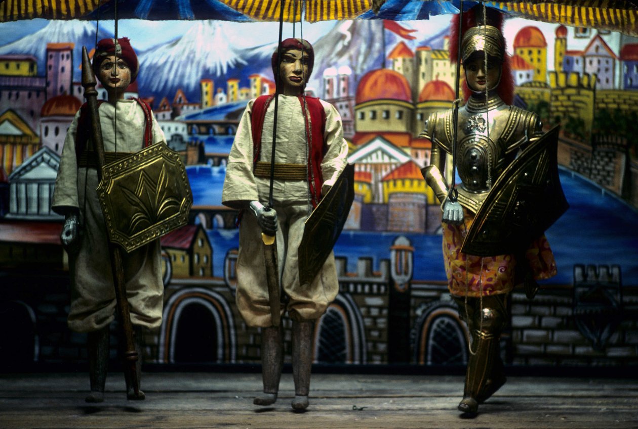 Puppi, Palermo, Sicilia, Italia. Estos títeres sicilianos pertenecen a una antigua tradición destinada a contar a los sicilianos la historia de las invasiones normandas. de School Sicilian