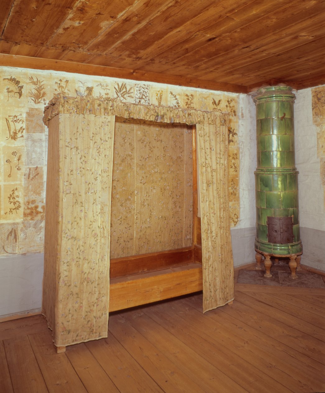 Cama plegable y estufa de cerámica en la casa de Carl Linnaeus (1707-78) (foto) de School Swedish