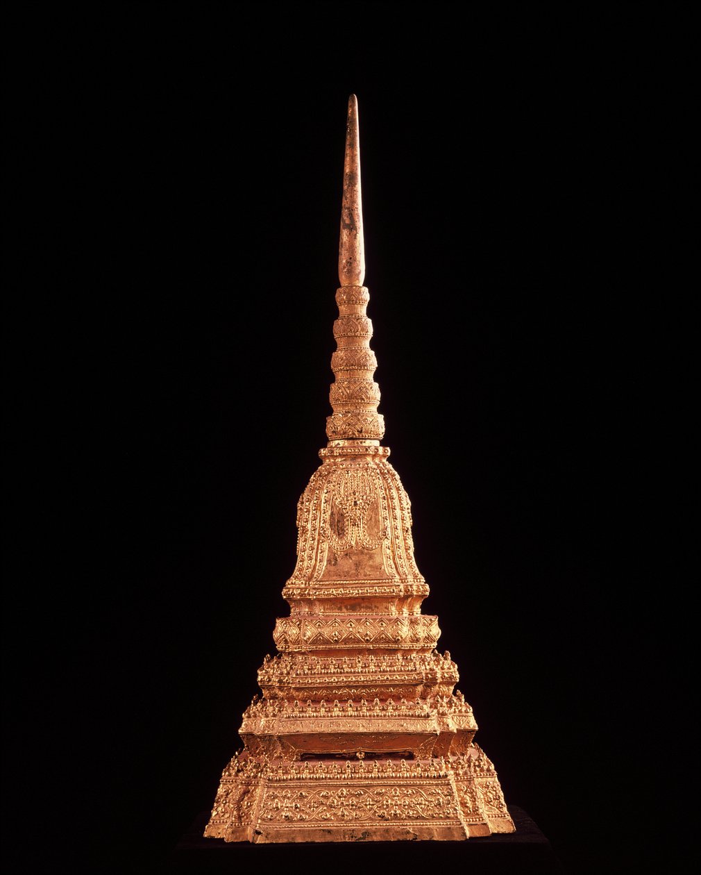 Modelo de un chedi o torre relicario de School Thai