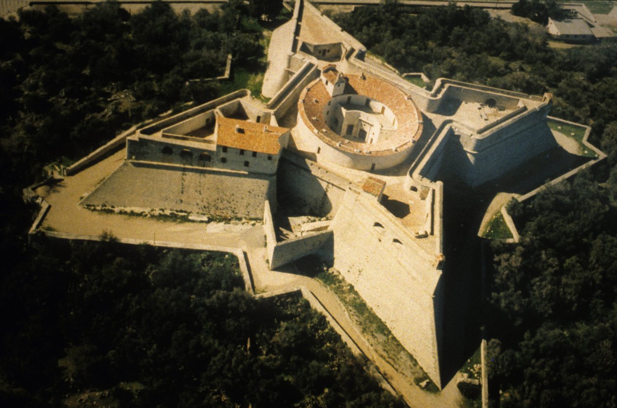 Fuerte cuadrado en Antibes, fortificación de Vauban (siglo XVII). de Sebastien Le Prestre de Vauban