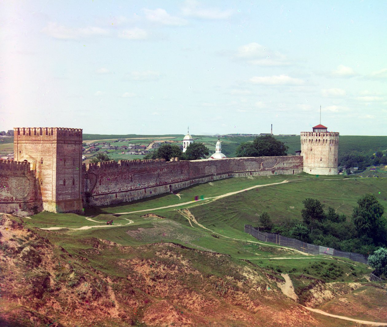 Muro de la Fortaleza con Torre Veselukha. Smolensk, Rusia, publicado en 1912 de Sergei Mikhailovich Prokudin Gorskii