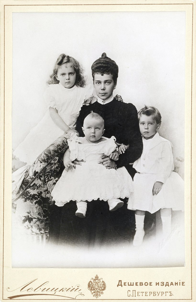 Gran Duquesa Xenia Alexandrovna de Rusia con los niños Irina Alexandrovna, Andrei..., 1903 de Sergei Lvovich Levitsky