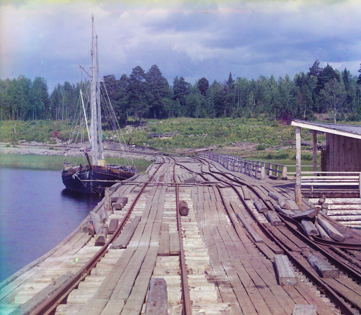 Presa en la estación de Lizhma, Karelia, en el ferrocarril de Murmansk, 1905-1915 de Sergey Prokudin Gorsky