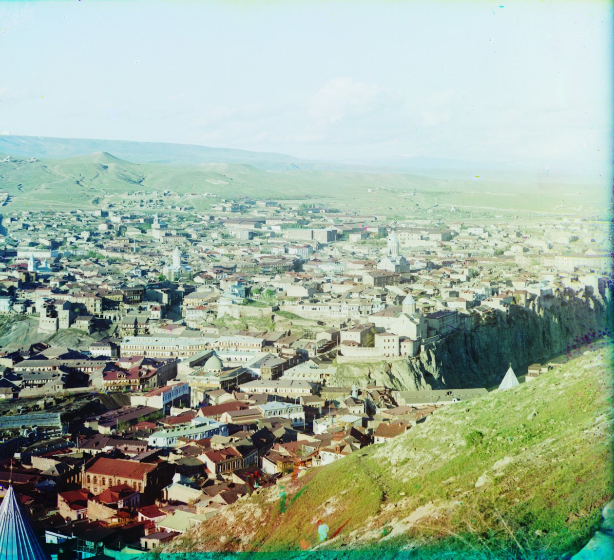 Vista de Tiflis (ahora Tbilisi) desde los terrenos de la Iglesia de San David, 1905-1915 de Sergey Prokudin Gorsky