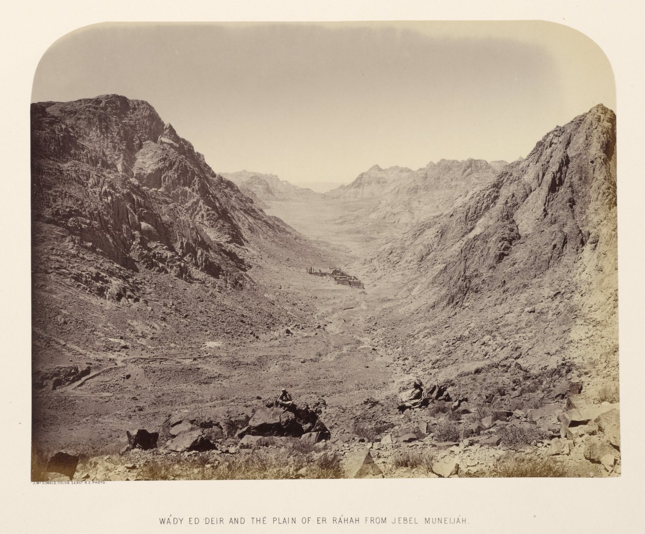 Wády Ed Deir y la llanura de Er Ráhah desde Jebel Muneijáh de Sgt. James M. McDonald