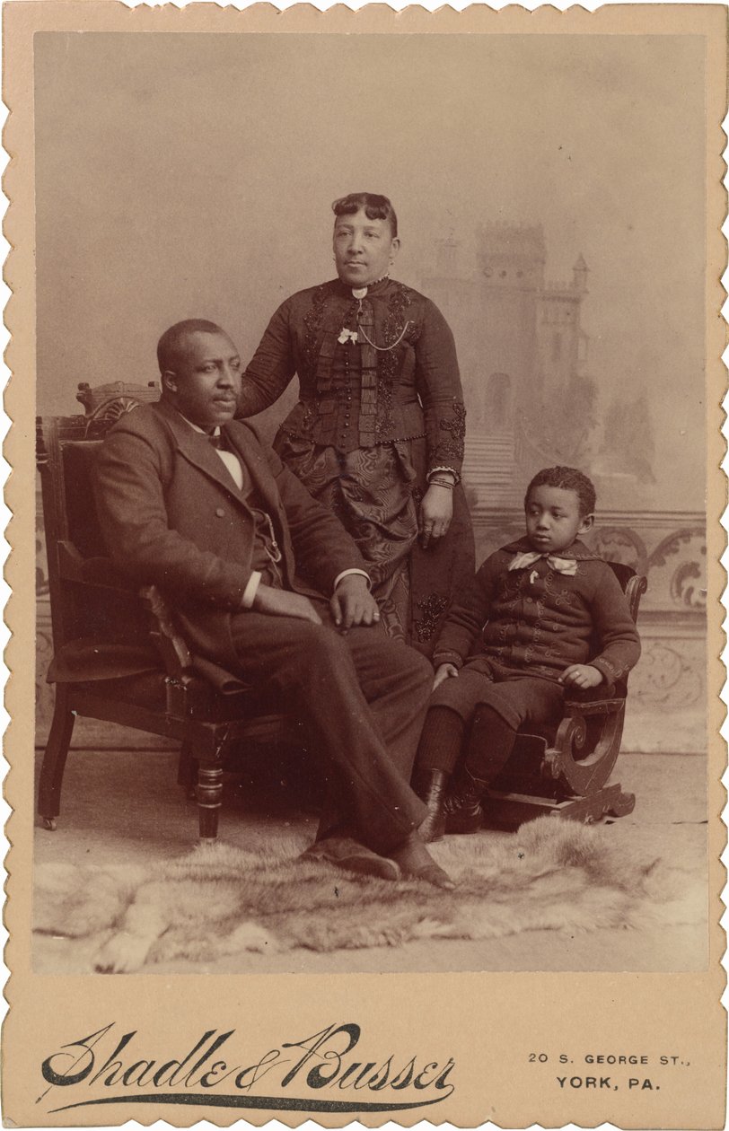 Retrato de familia,c. 1895 (foto) de Shadle & Busser