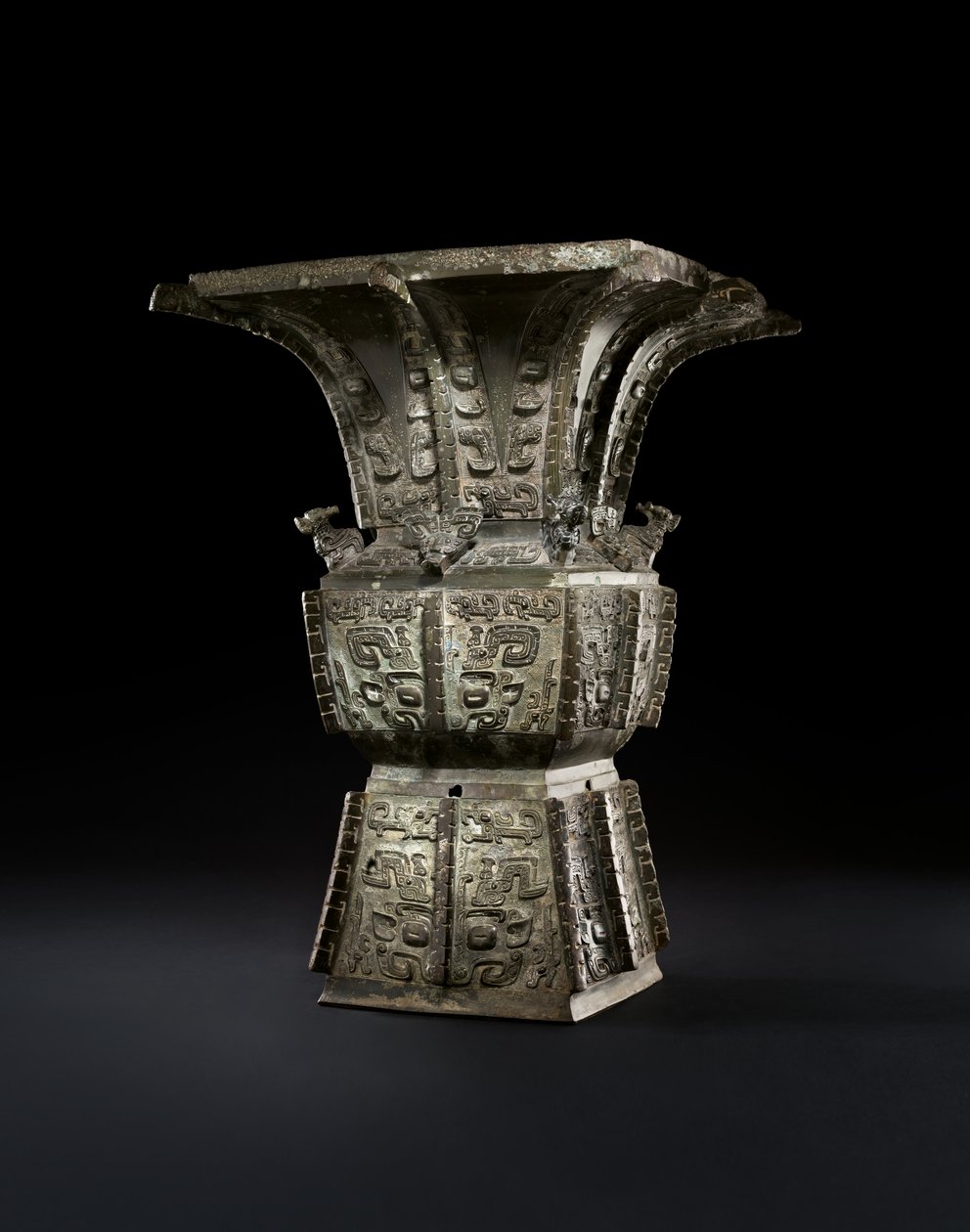 Vasija ritual de vino, Fangzun de Shang Dynasty Chinese School