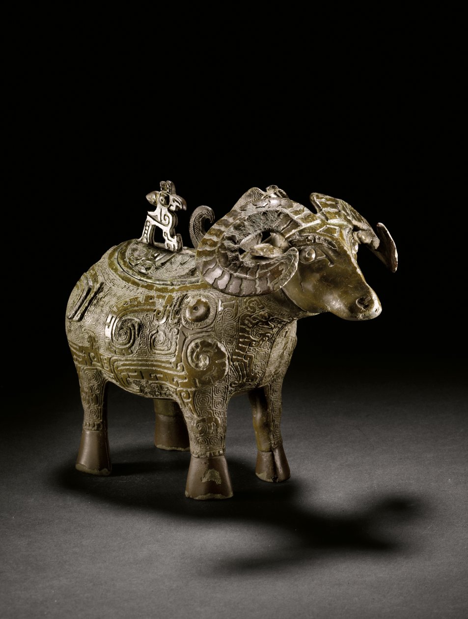 Vasija ritual de vino en forma de carnero, Gong, dinastía Shang tardía de Shang Dynasty Chinese School