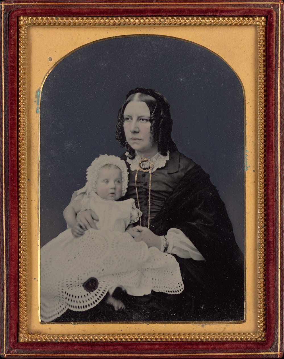 Retrato de mujer y bebé,c. 1855 (foto) de Silas Eastham