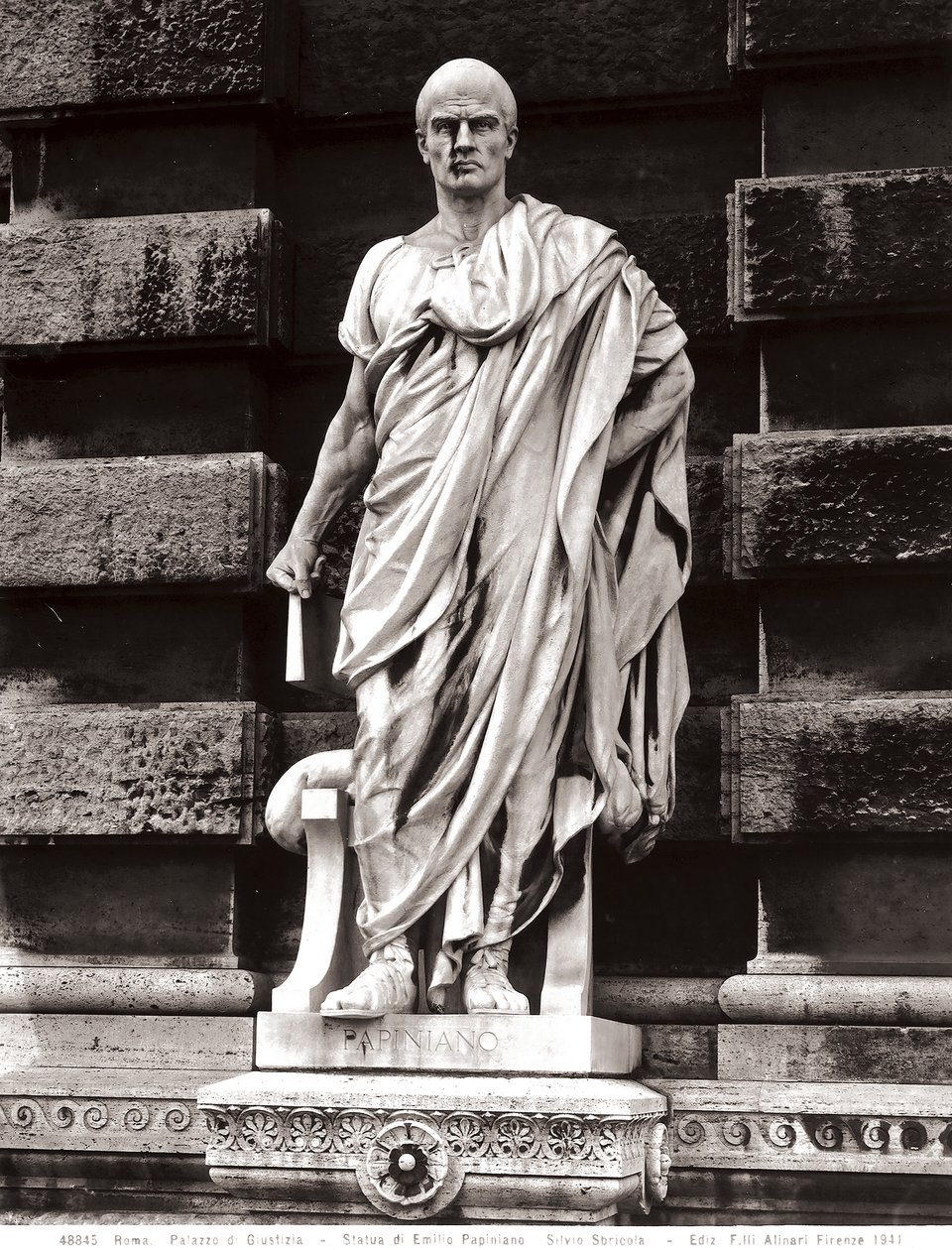 Estatua de Emilio Papiniano (mármol) de Silvio Sbricoli
