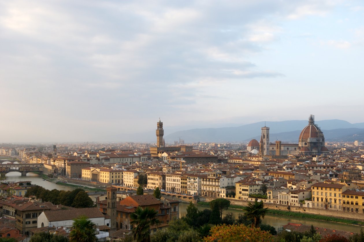Italia, Toscana, Florencia, vista elevada sobre la ciudad Desde Piazzele Michelangelo., 2022 (foto) de Sisse Brimberg