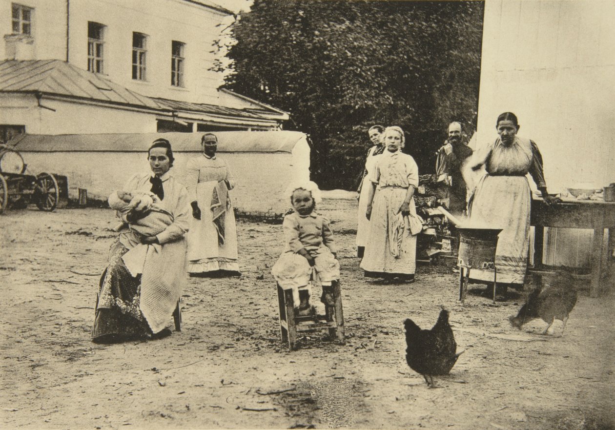Haciendo mermelada en el patio de la casa de Leo Tolstoy, Yasnaya Polyana, cerca de Tula, Rusia, 1900 de Sophia Andreevna Tolstaya