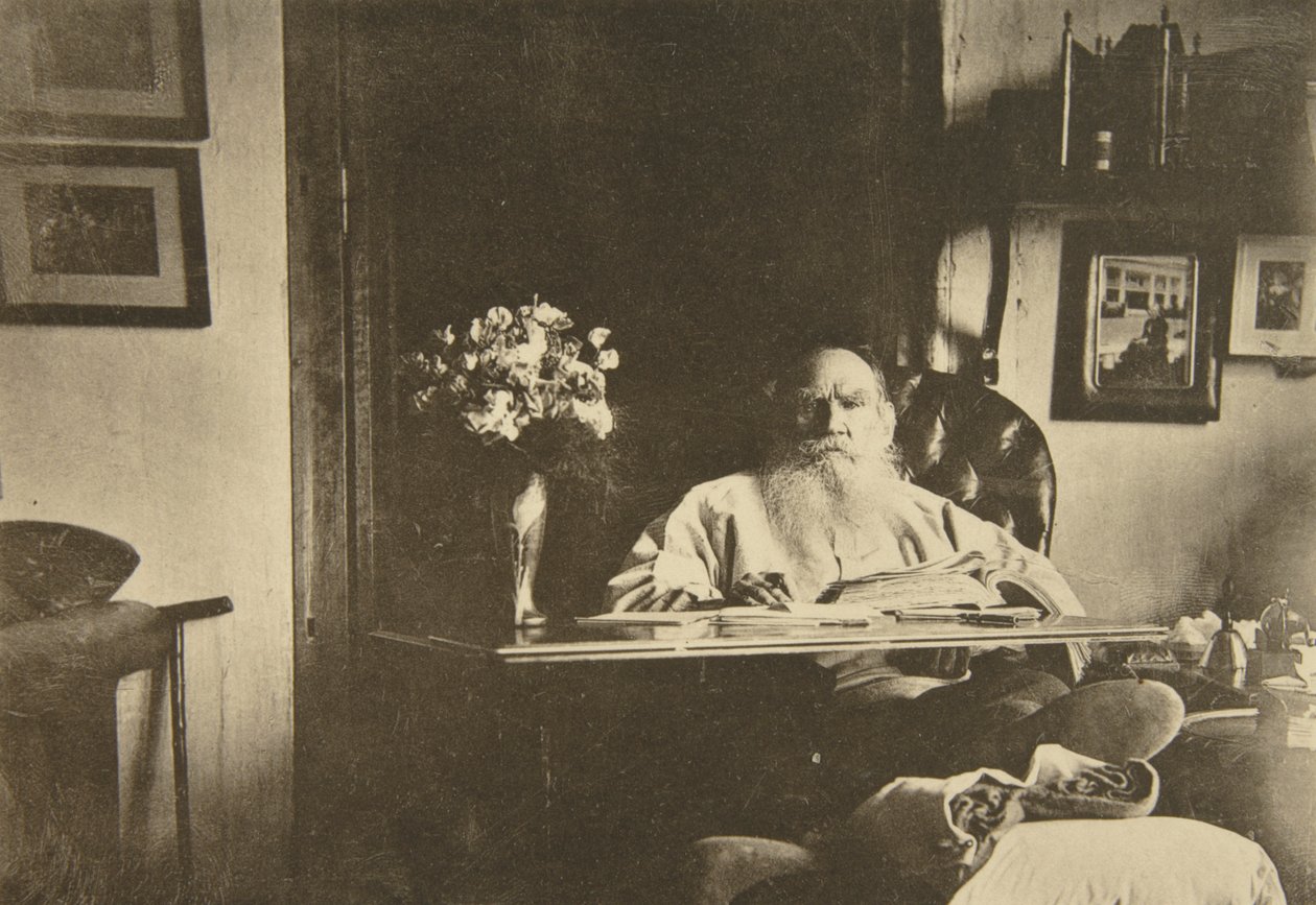 Autor ruso León Tolstói con una pierna mala, Rusia, 1908 de Sophia Andreevna Tolstaya