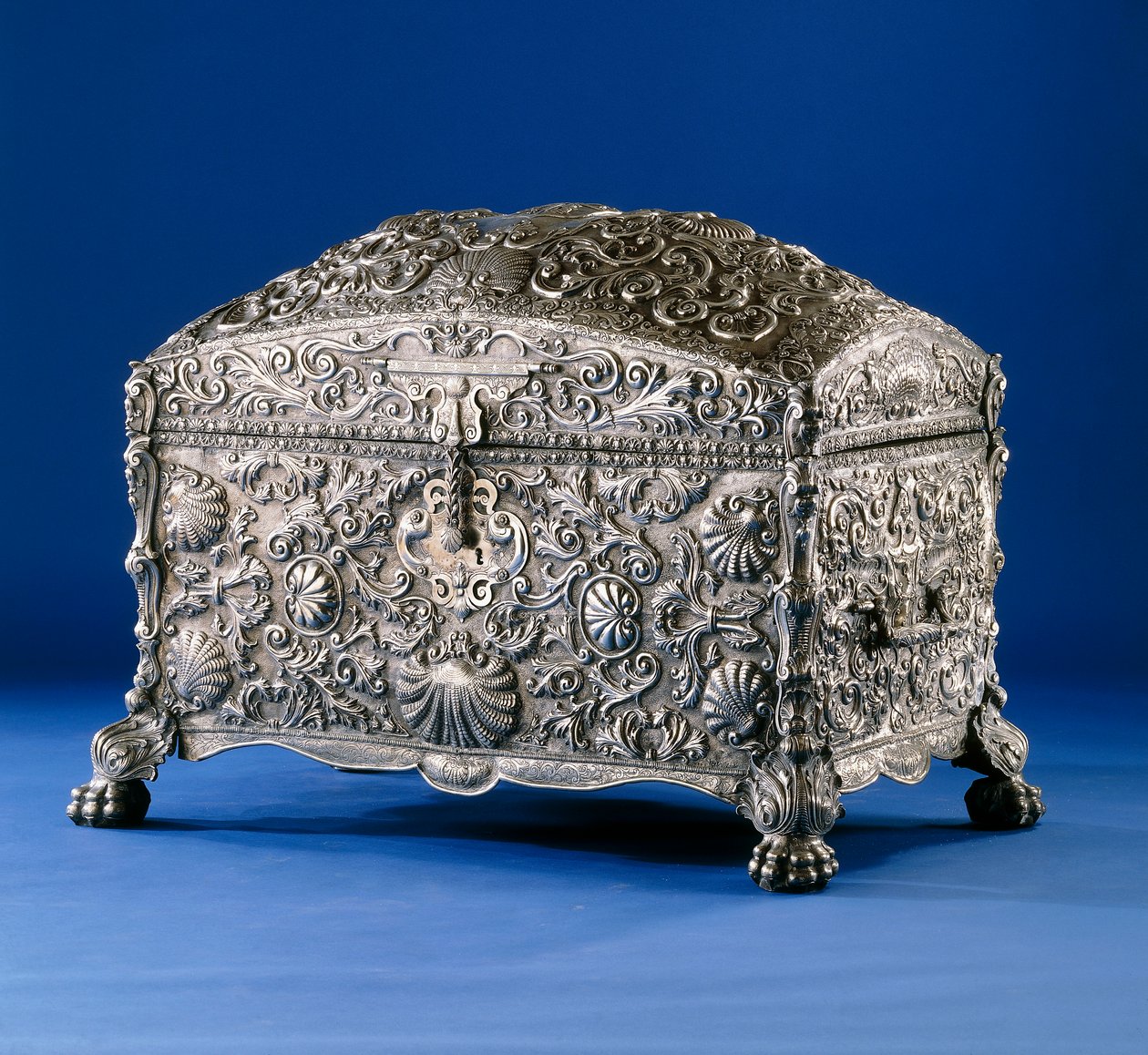 Un importante cofre de plata colonial española, c.1800 de South American School