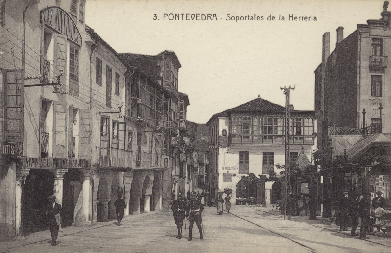 Arcadas de la herrería, Pontevedra, España (foto b/n) de Spanish Photographer
