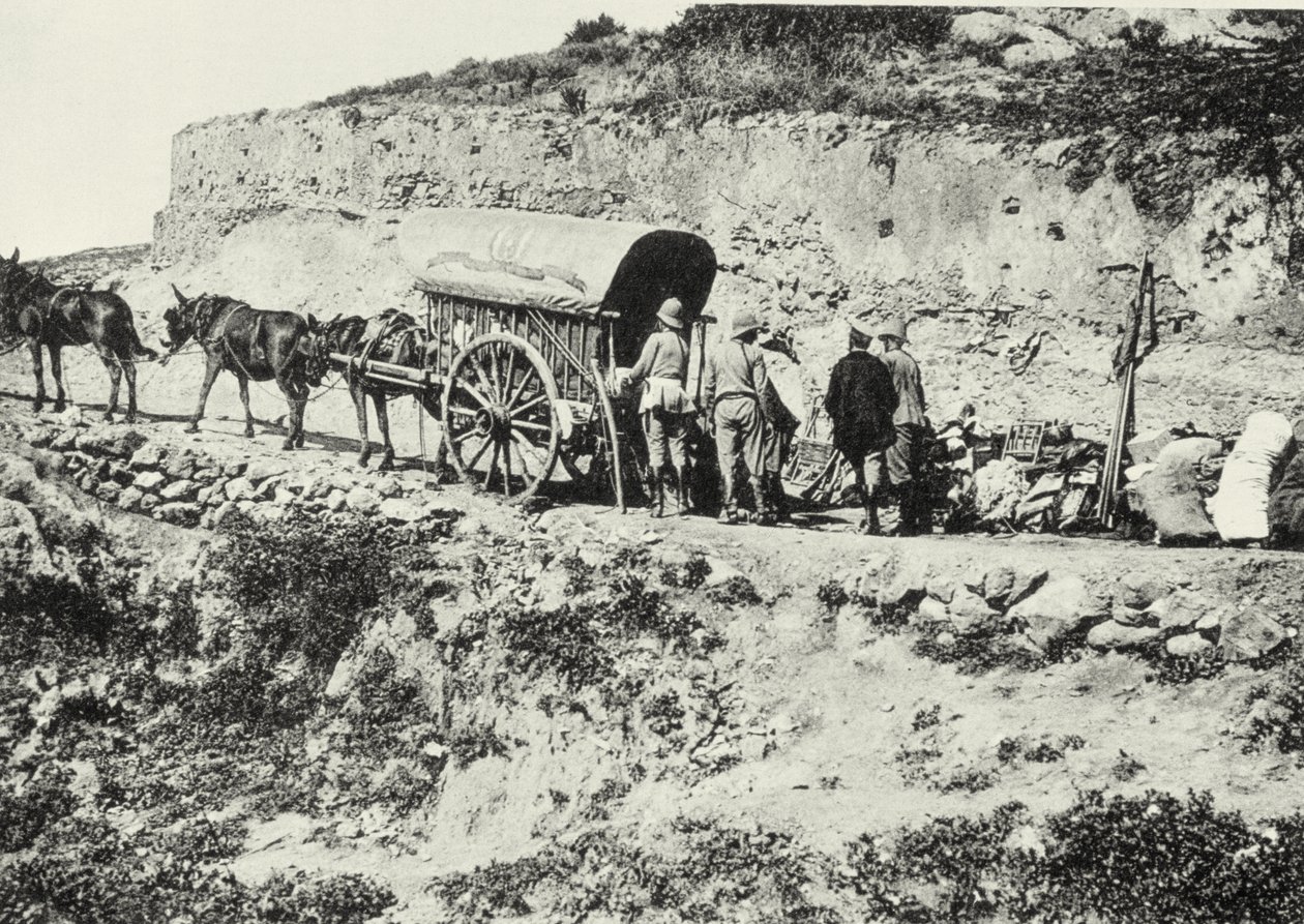 Descargando un carro de armas de fuego, para escalar las colinas de Dersa, Tetuán, Marruecos de Spanish Photographer