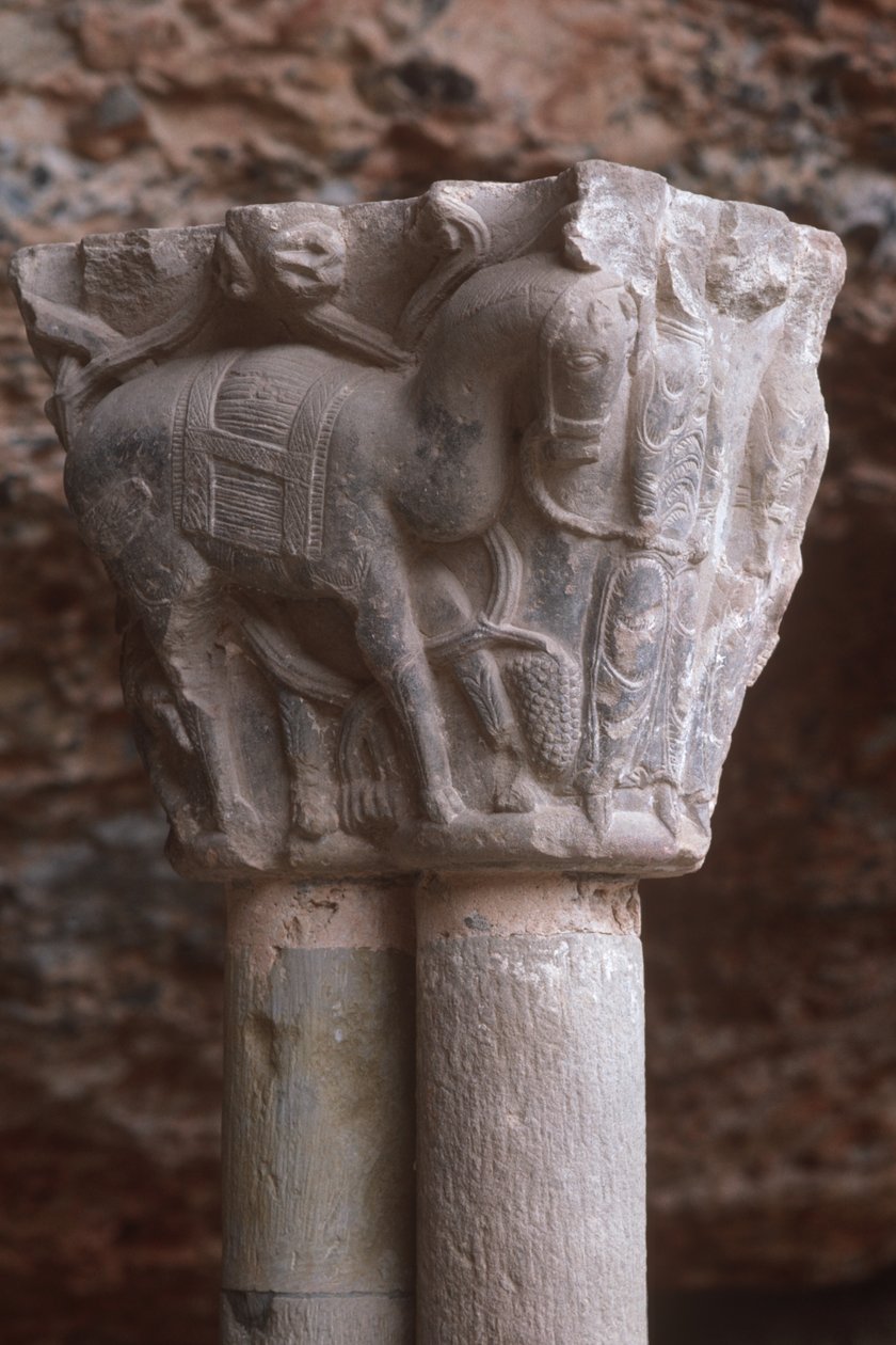 Un capitel de arcada con escultura de un caballo de Spanish School