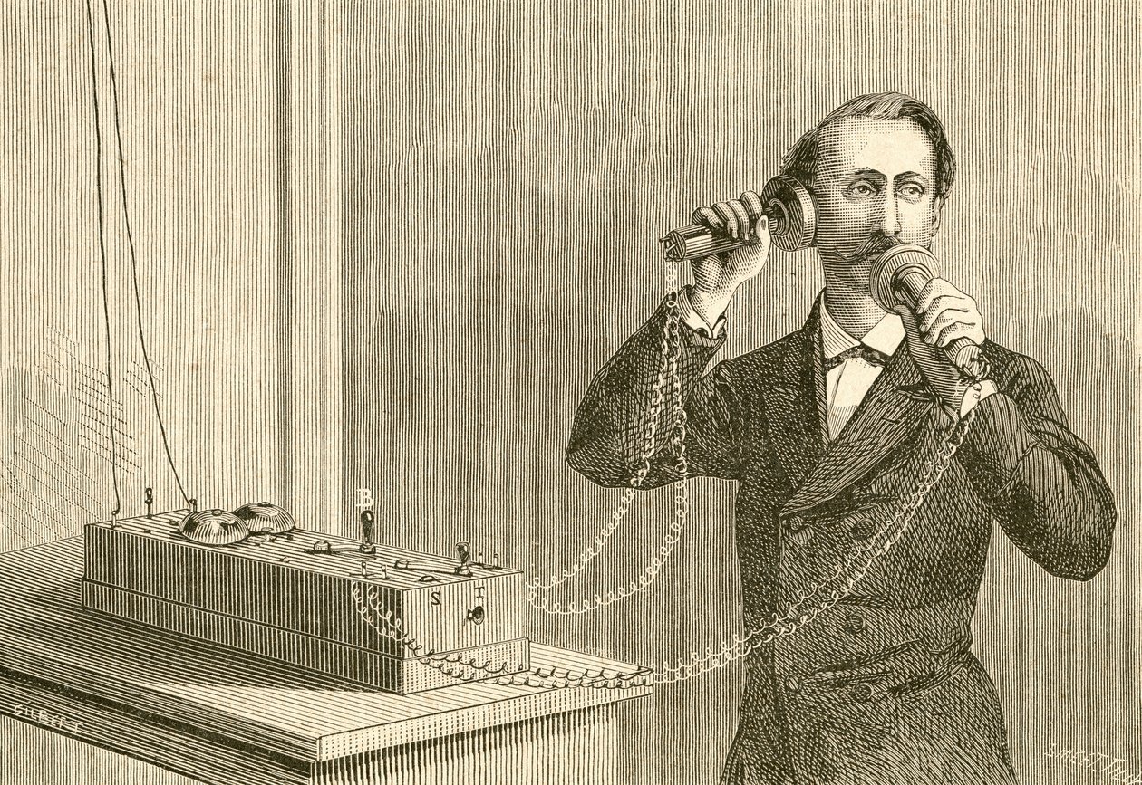 Un teléfono antiguo. Del Museo Popular publicado en Madrid de Spanish School