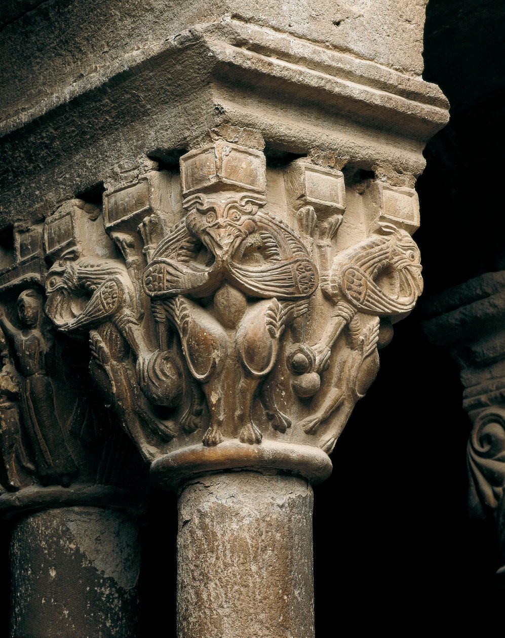Capitel de una columna, de la Iglesia de Santa María de l