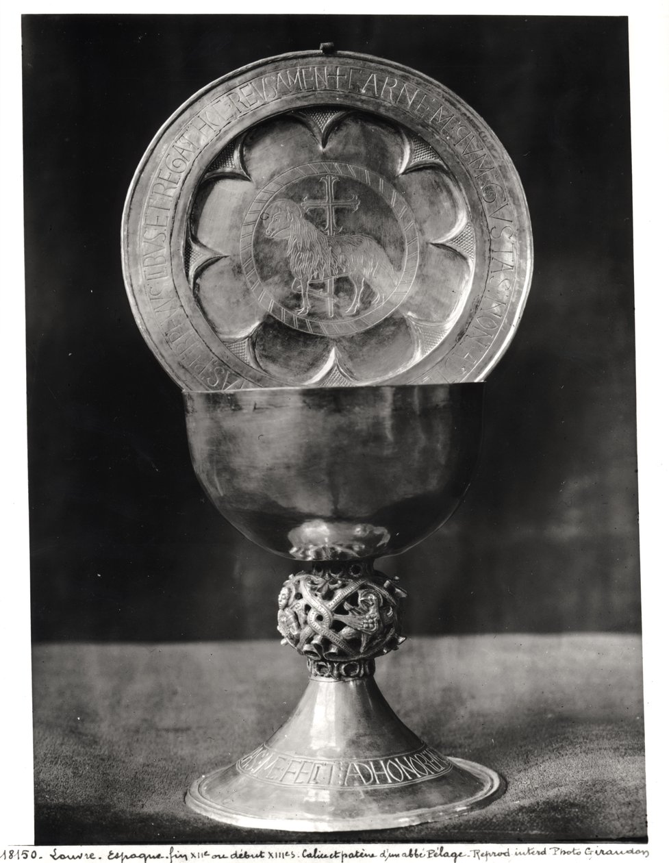 Cáliz y Plato de la Eucaristía, pertenecientes al Abad Pelagio, finales del siglo XII principios del XIII (plata) de Spanish School