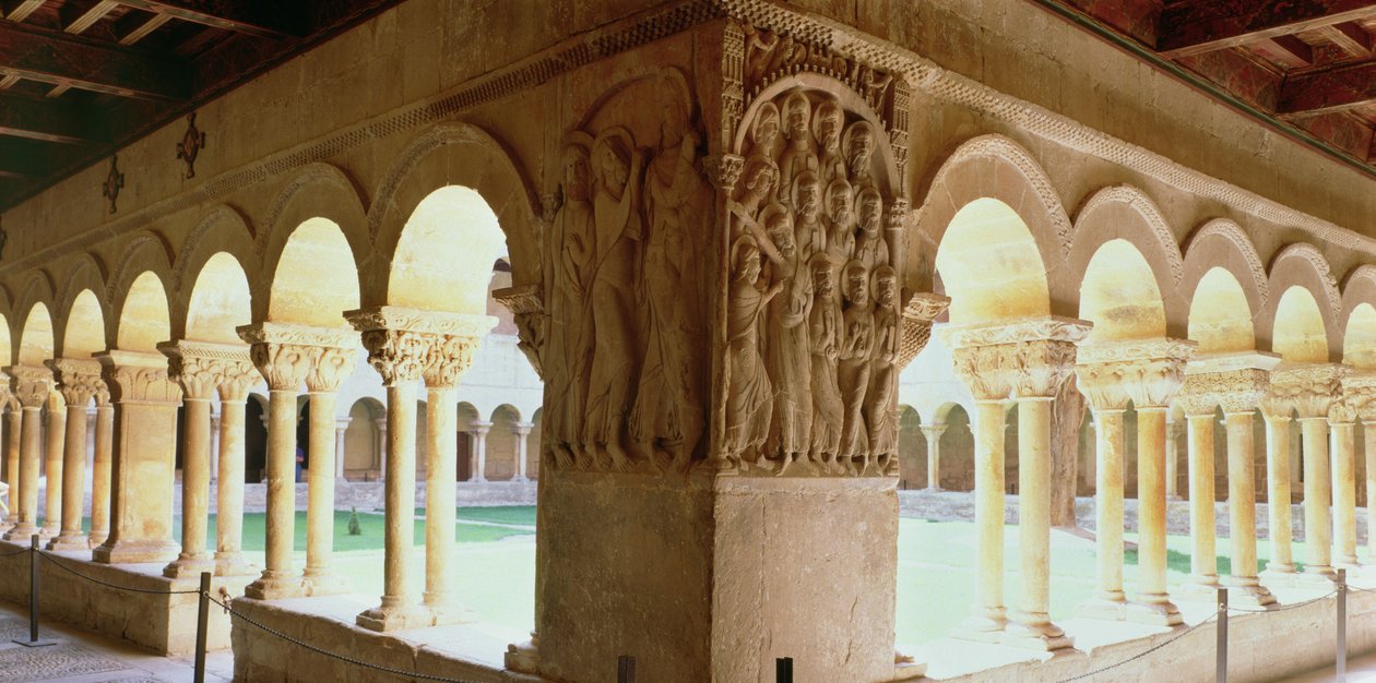 Cristo y el peregrino de Emaús, relieve de un pilar de esquina del claustro de Spanish School