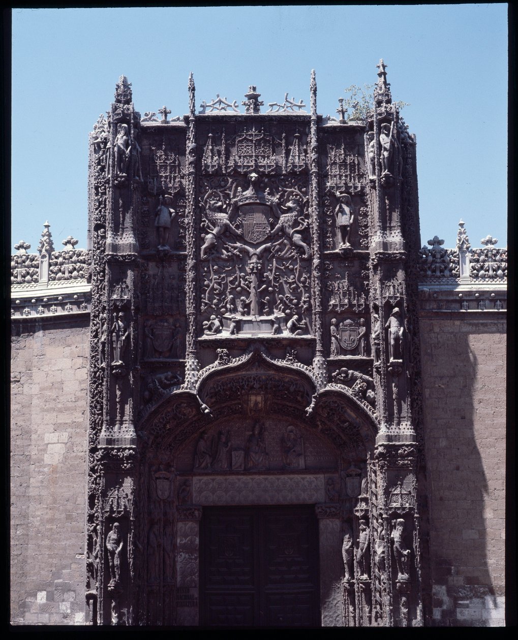 Arte gótico isabelino: fachada del colegio San Gregorio (1488-1496) Valladolid, España de Spanish School