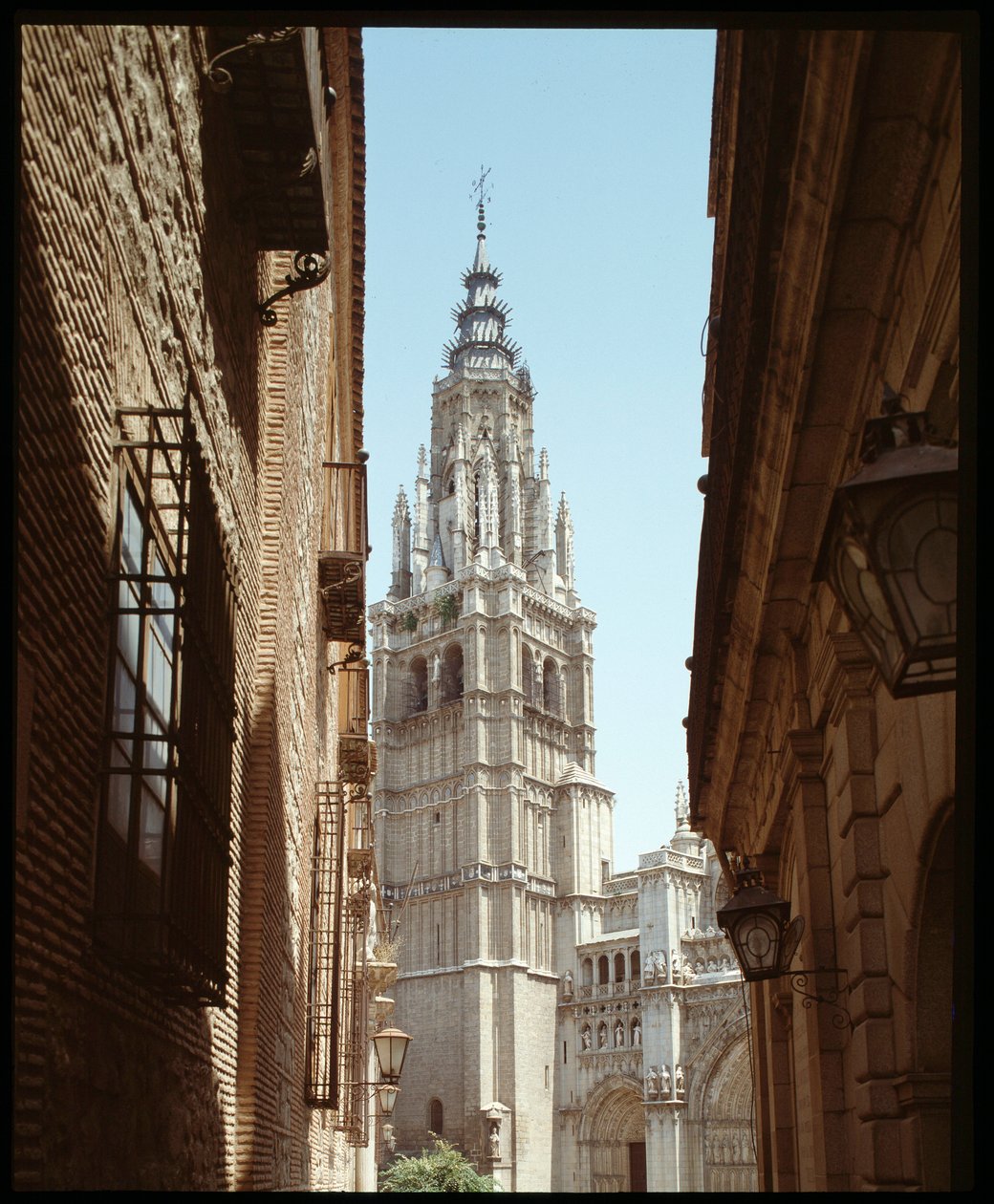 Arte gótico: vista de la Catedral de Santa María, Toledo, España de Spanish School