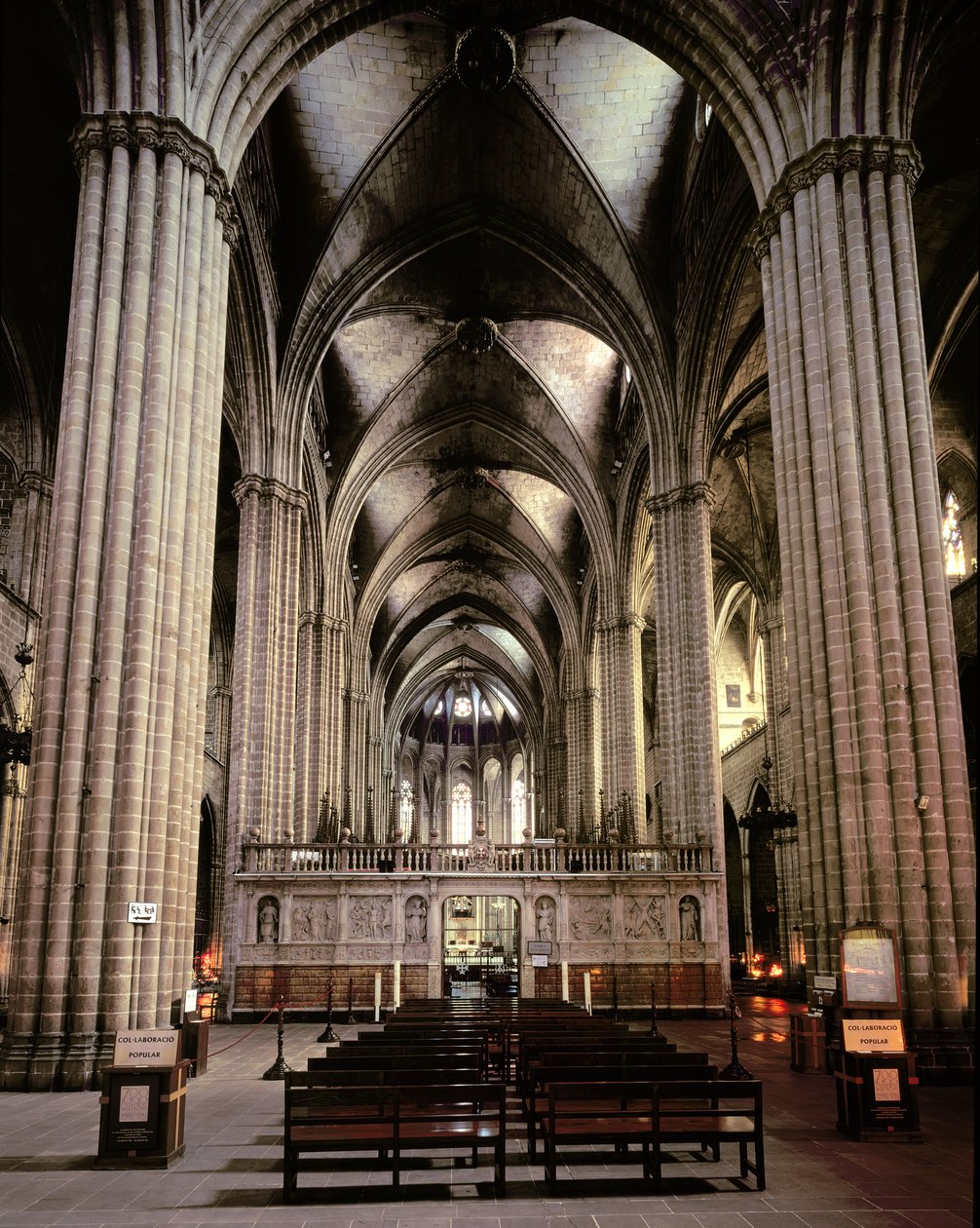 Vista interior de la nave, comenzada en 1298 de Spanish School