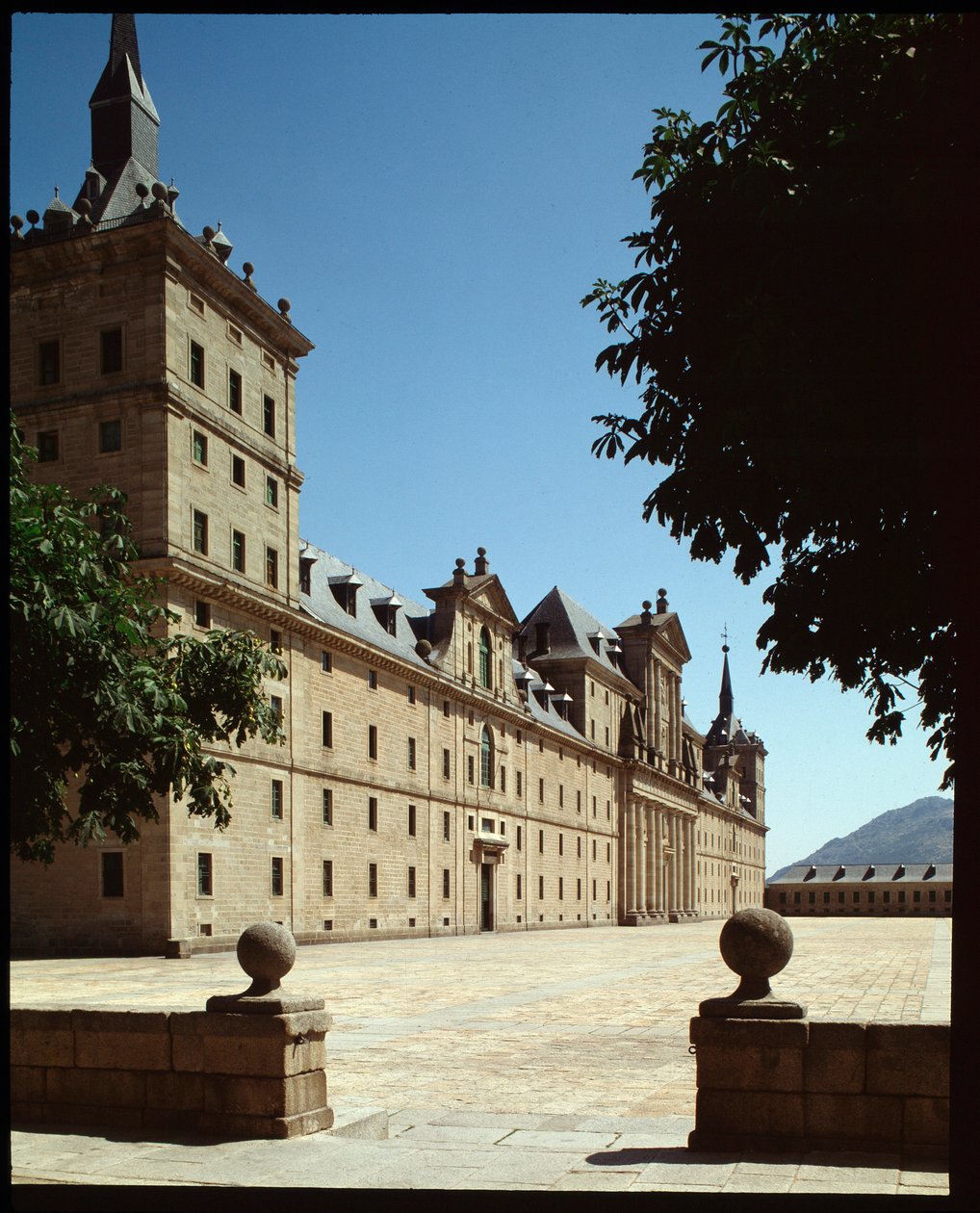 Vista de la fachada principal del Real Sitio de Spanish School