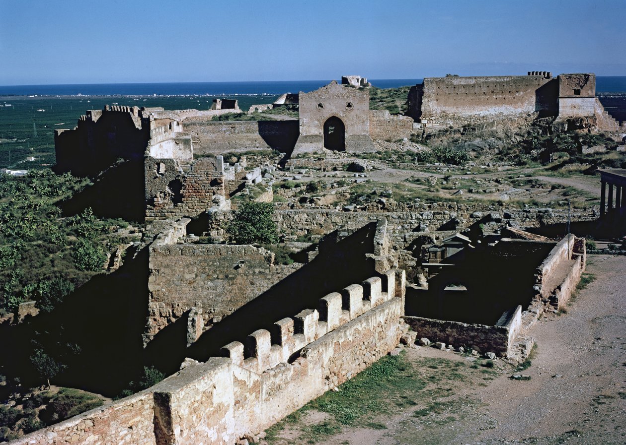 Vista del castillo, siglo VIII-XII de Spanish School