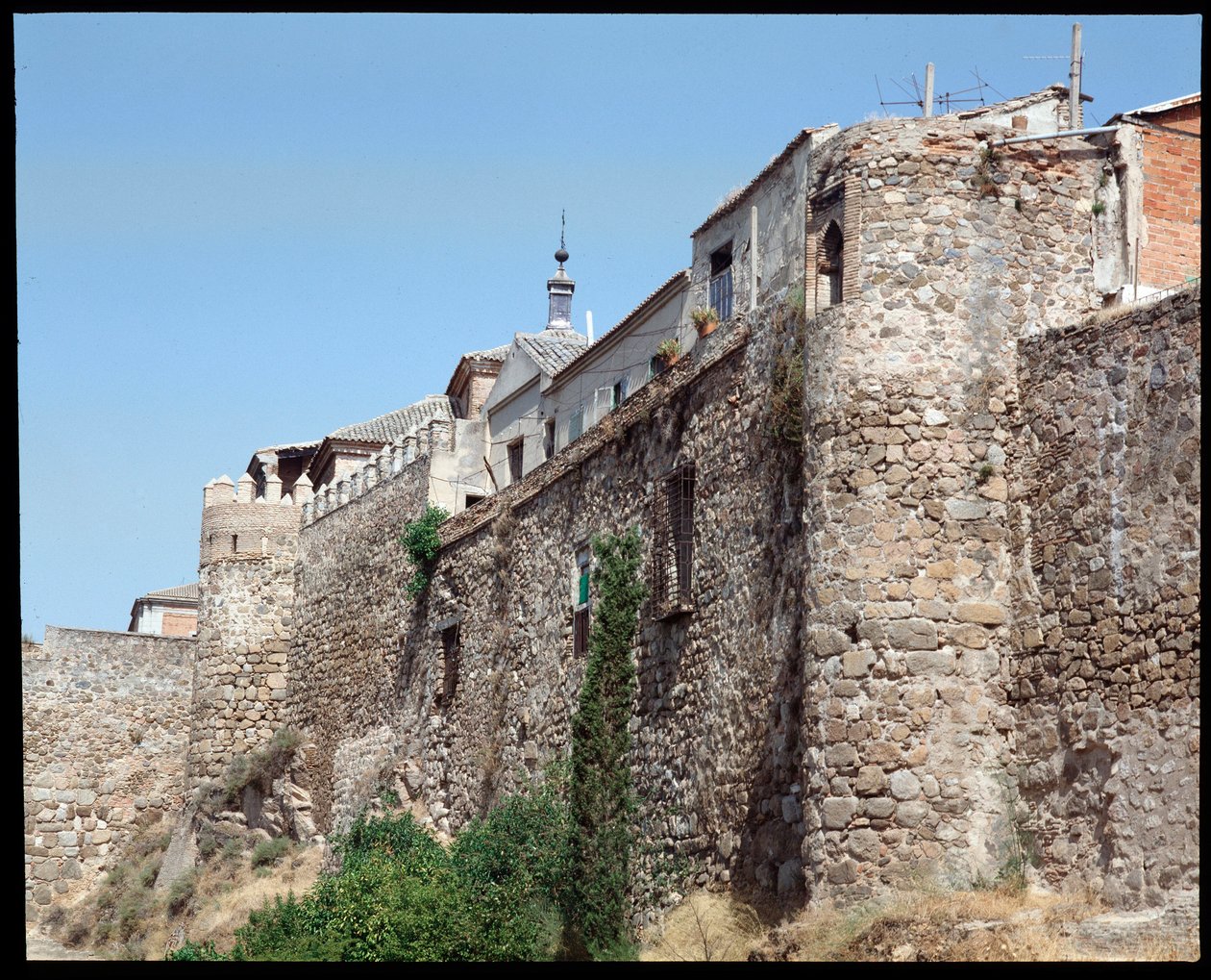 Vista de las murallas, Toledo, España de Spanish School