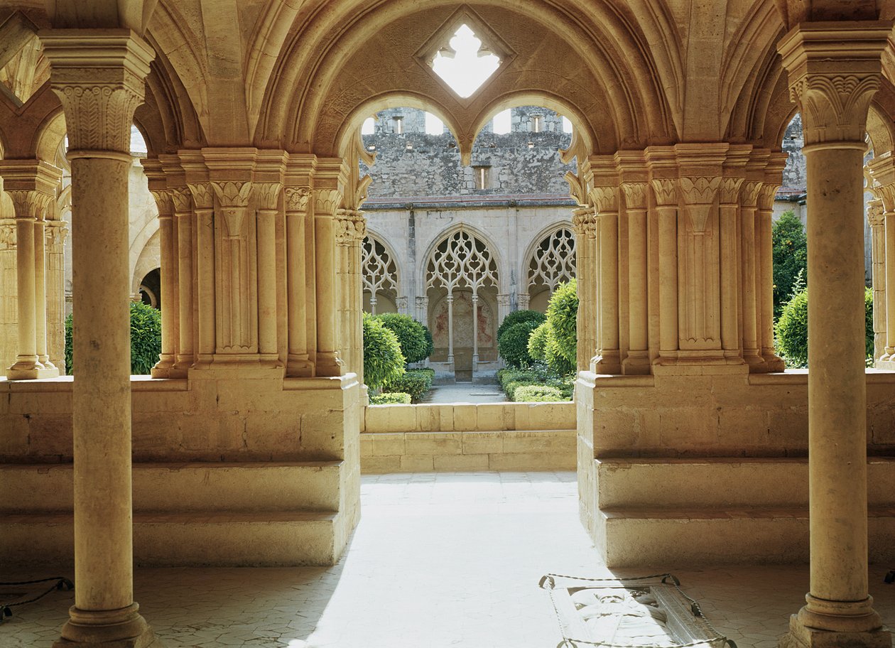 Vista hacia el claustro desde la Sala Capitular, siglo XII-XIII de Spanish School