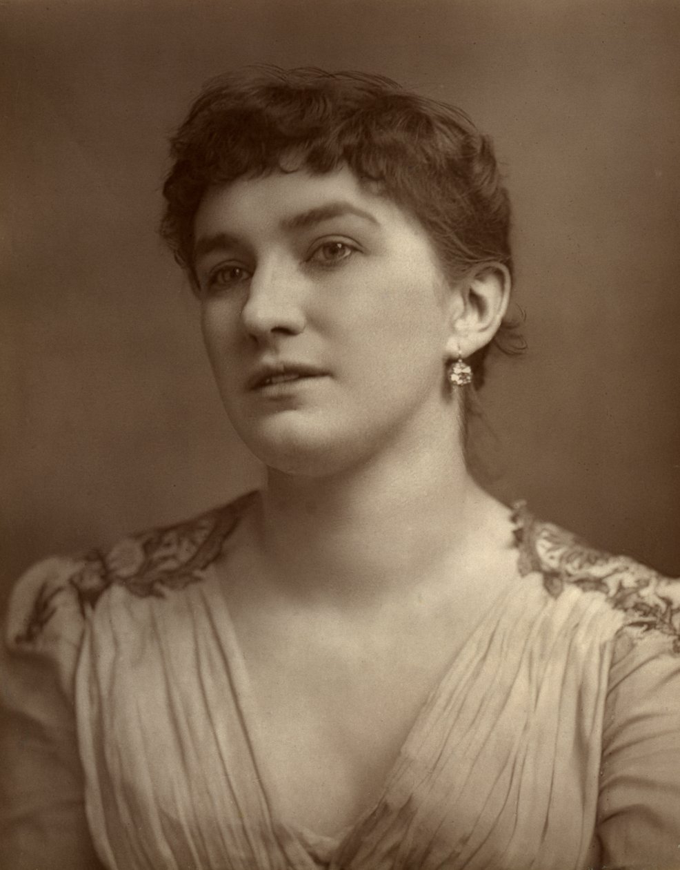 Nelly Bromley, actriz y cantante británica, 1882 de St James