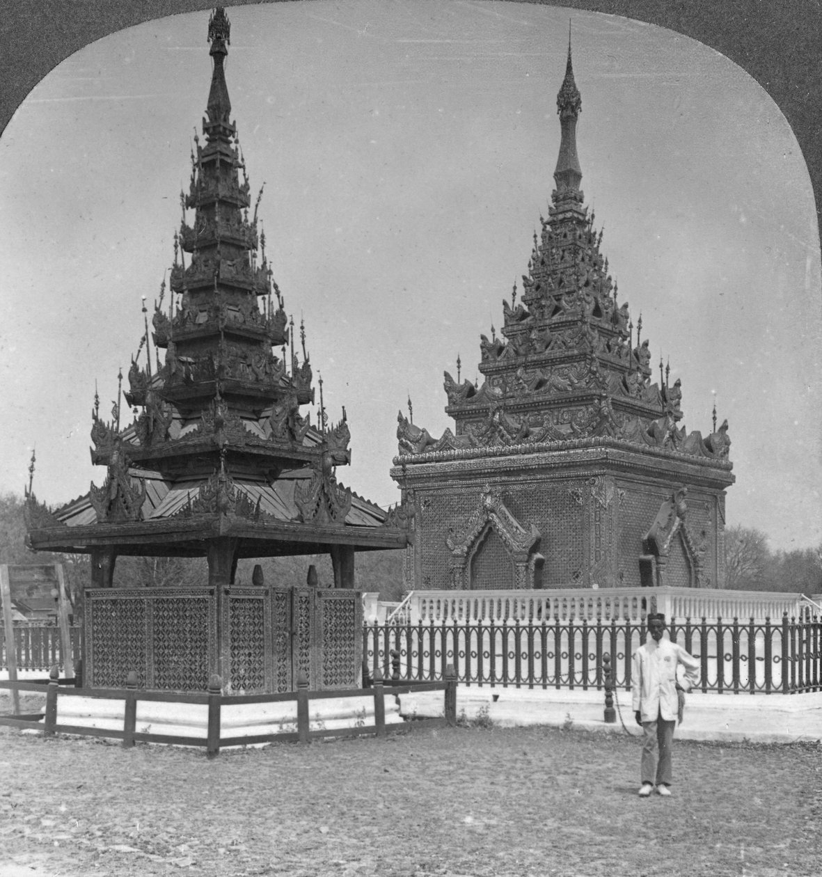 Tumba del Rey Mindon, Palacio Real, Mandalay, Birmania, 1908 de Stereo Travel Co