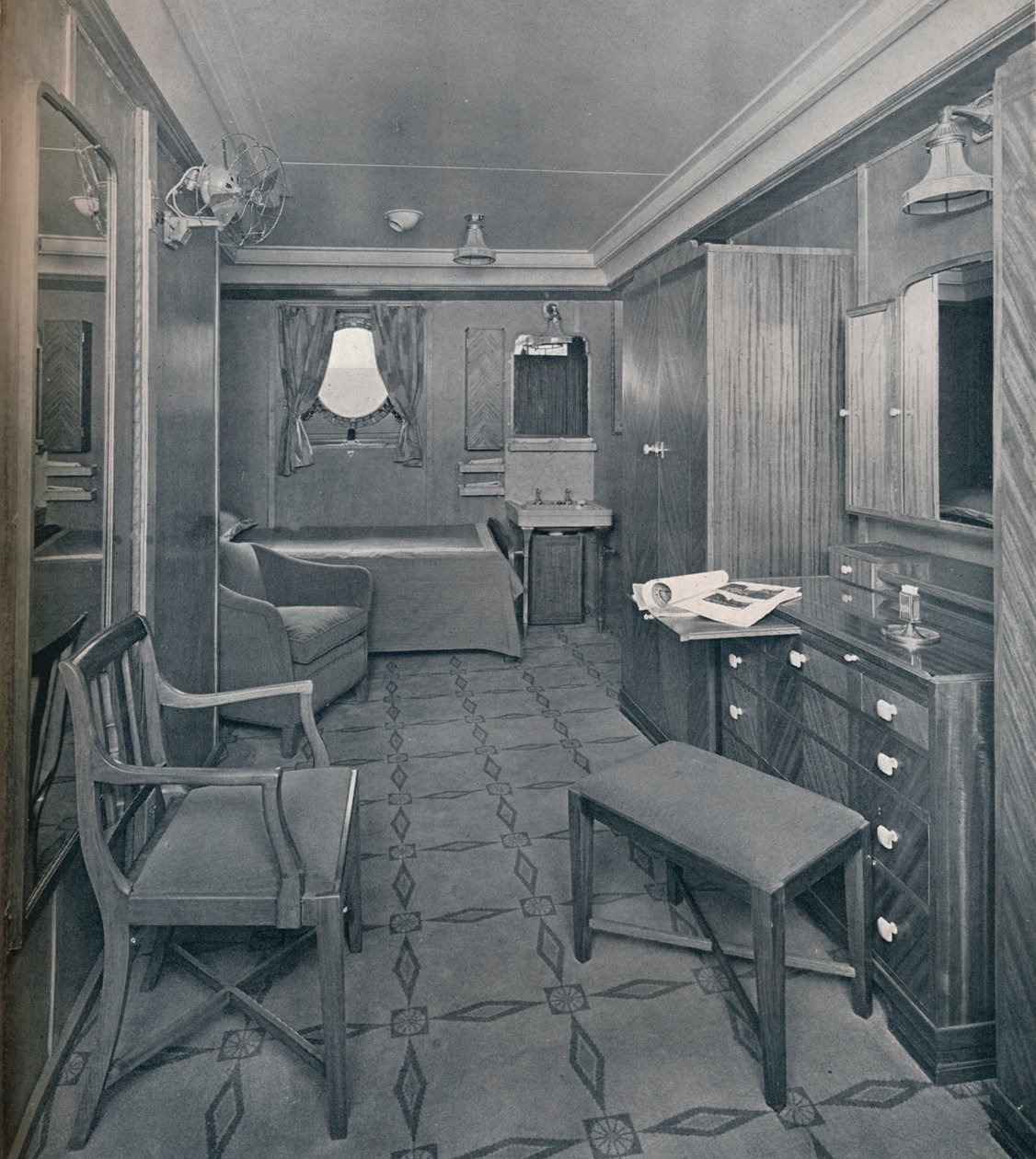 Apartamentos en la zona de Primera Clase a bordo del S.S. Empress of Britain de Stewart Bale Limited