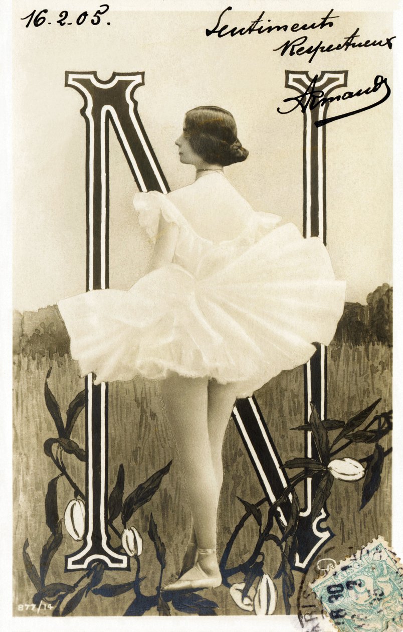 N: Cleopatre Diane de Merode, llamada Cleo de Merode, bailarina de la Belle Époque, entrenada en la Ópera de París - Théâtre des Folies Bergère, París - alfabeto en postal de Studio Reutlinger