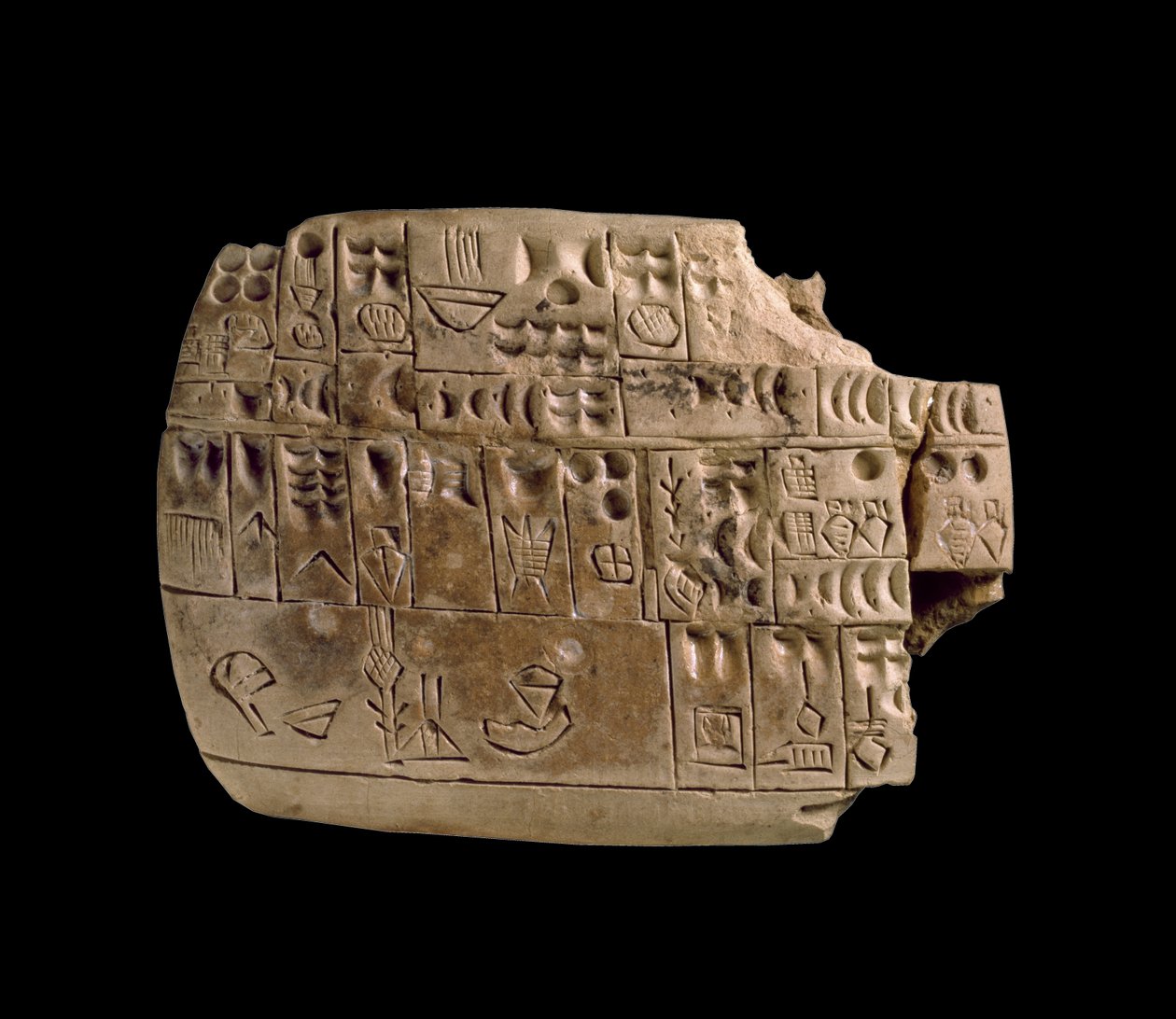 Tabla de Jamdat Nasr en Irak, que enumera cantidades de varios productos en sumerio arcaico (primeros caracteres cuneiformes) c.3200-3000 a.C. de Sumerian